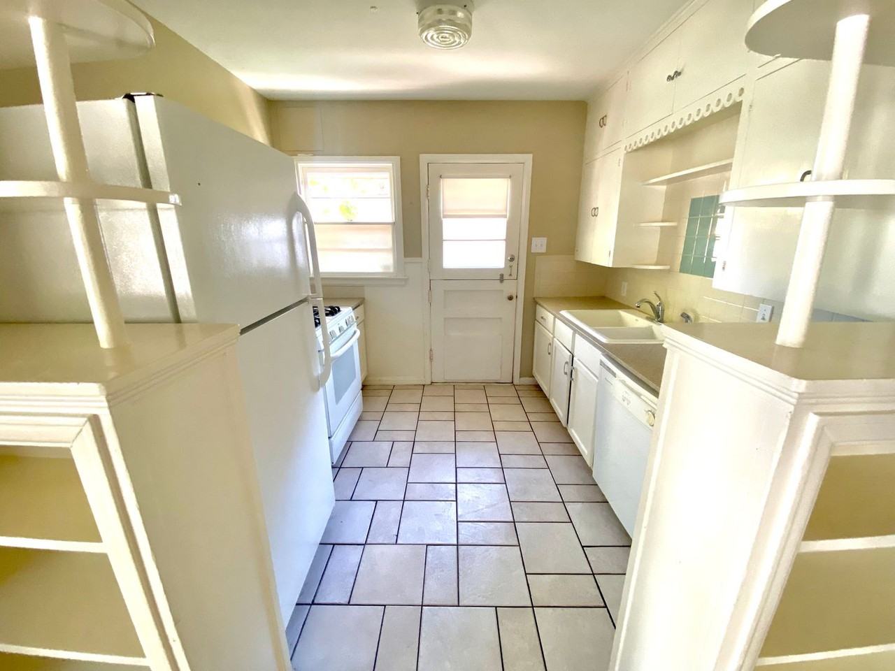 314 W 5th St - Photo 5 of 10