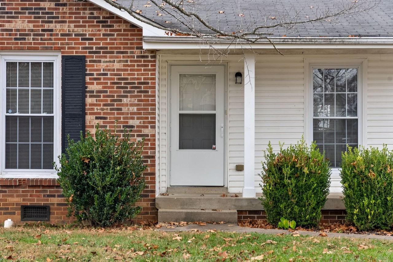 242 Millstone Cir - Photo 2 of 25