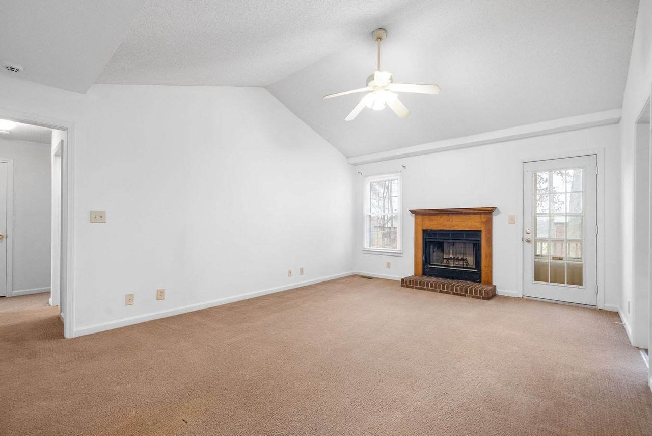 242 Millstone Cir - Photo 4 of 25