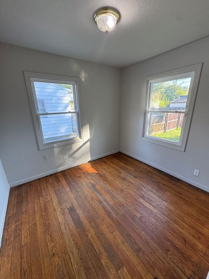 4507 Plaza Dr - Photo 4 of 9