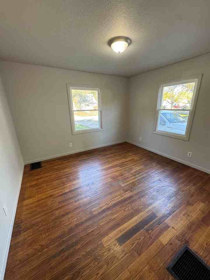 4507 Plaza Dr - Photo 5 of 9