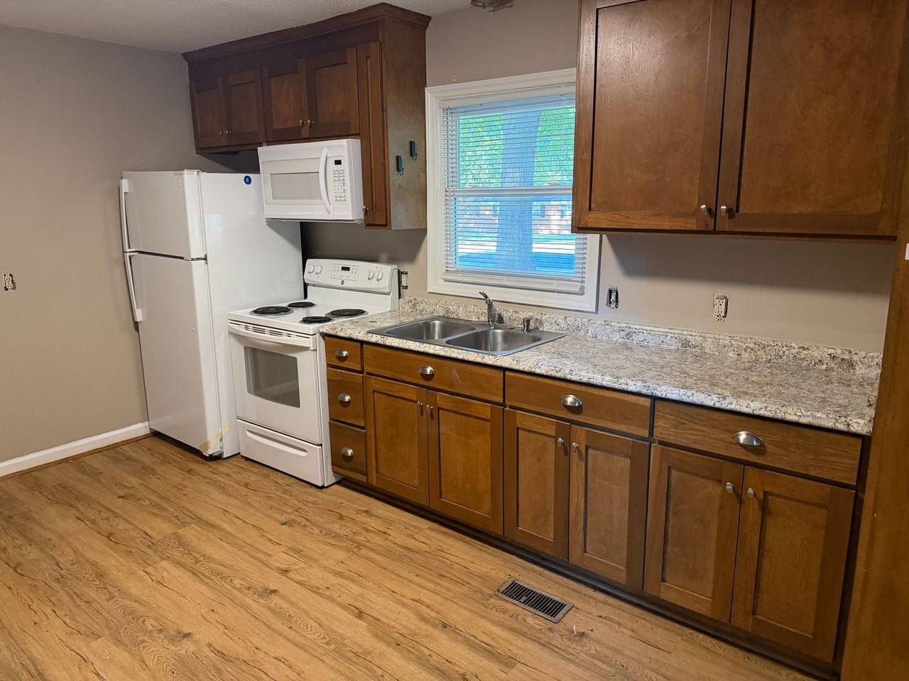 608 Charles Franklin St - Photo 2 of 13