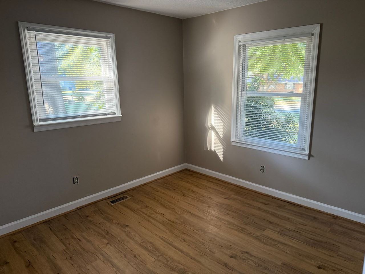 608 Charles Franklin St - Photo 4 of 13