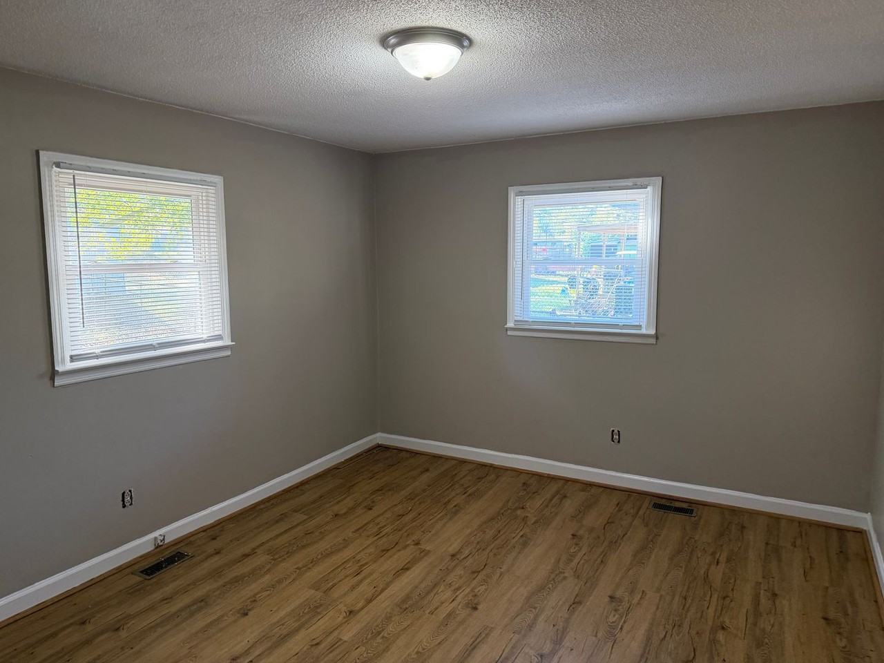 608 Charles Franklin St - Photo 5 of 13