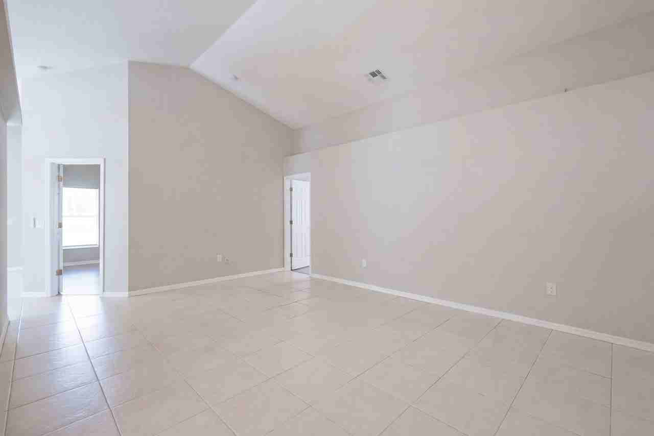 3318 Benson Park Blvd - Photo 4 of 23