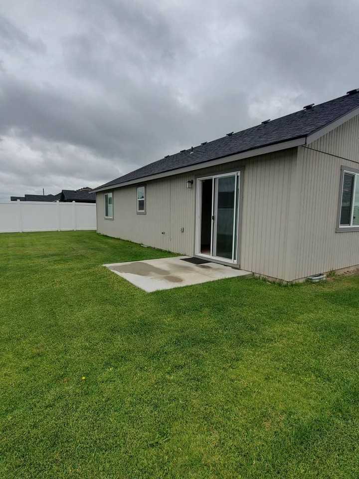 1348 E Deborah St - Photo 3 of 19