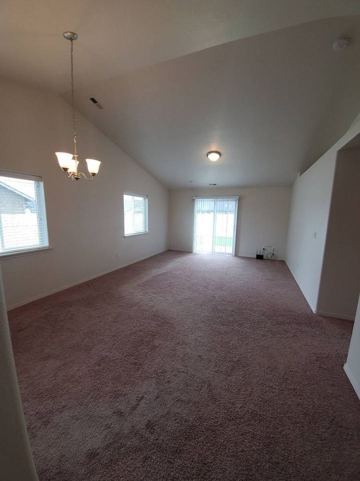1348 E Deborah St - Photo 5 of 19