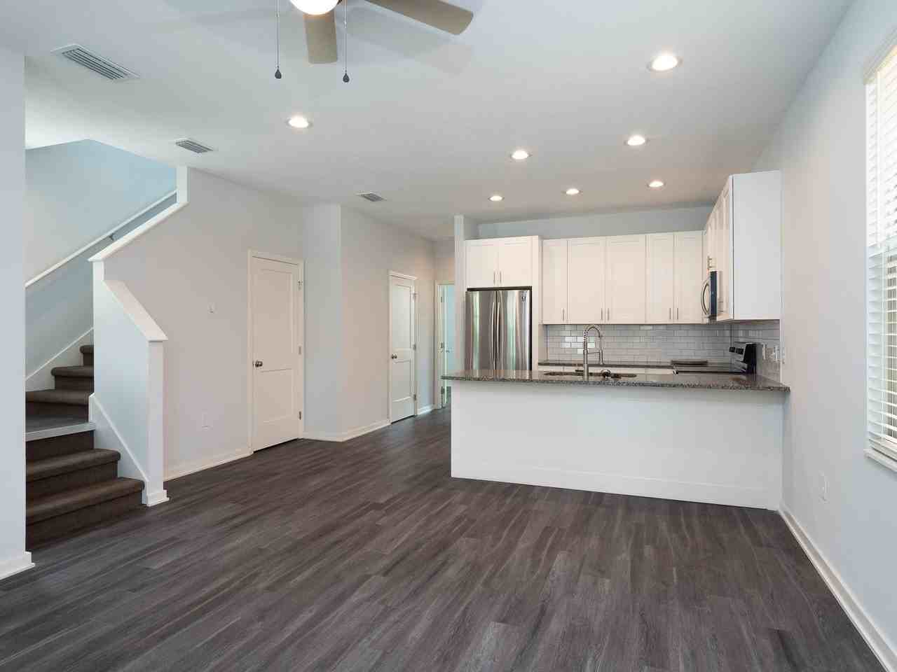 640 Sw 5th St - Photo 4 of 26