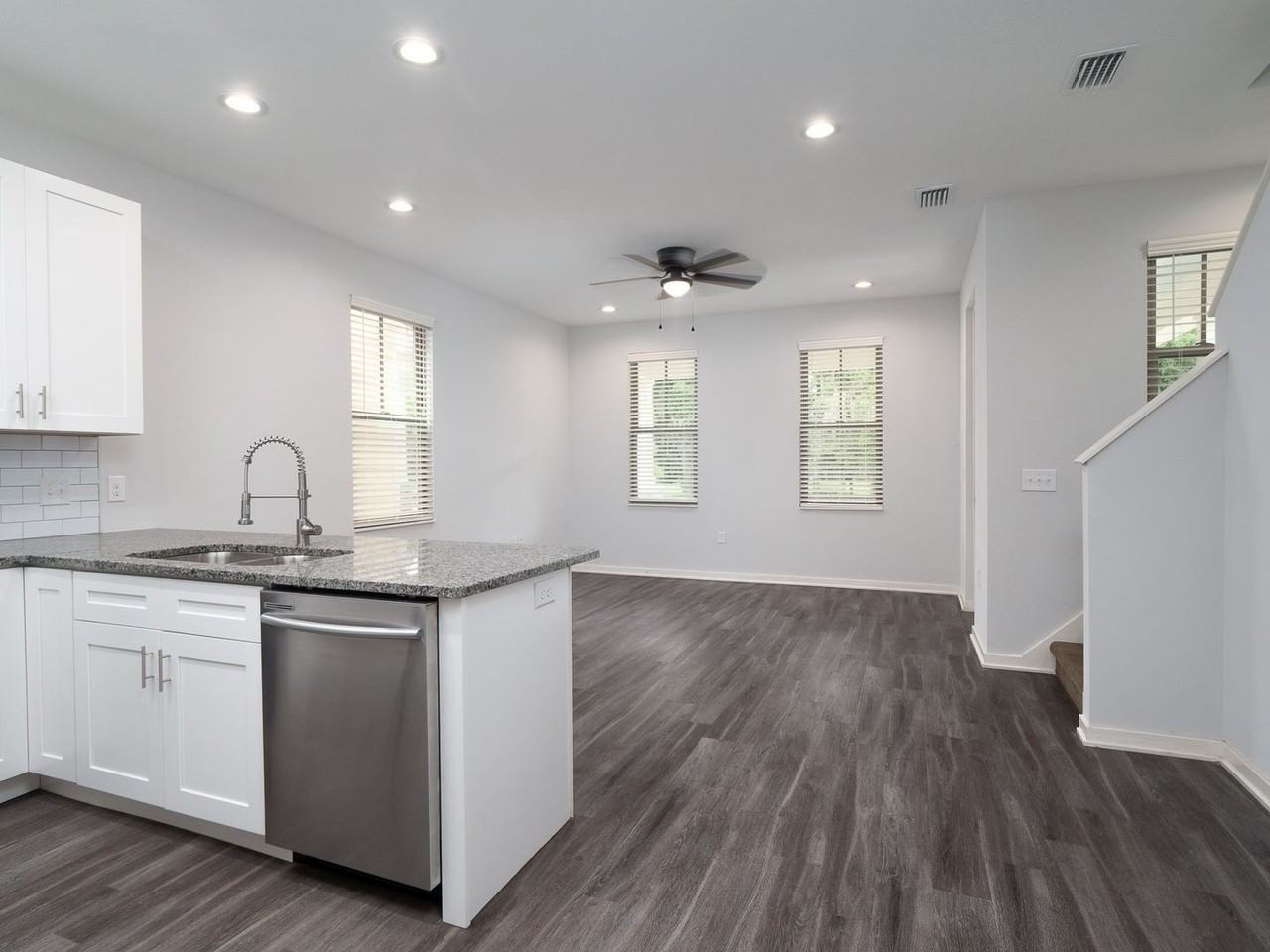 640 Sw 5th St - Photo 5 of 26