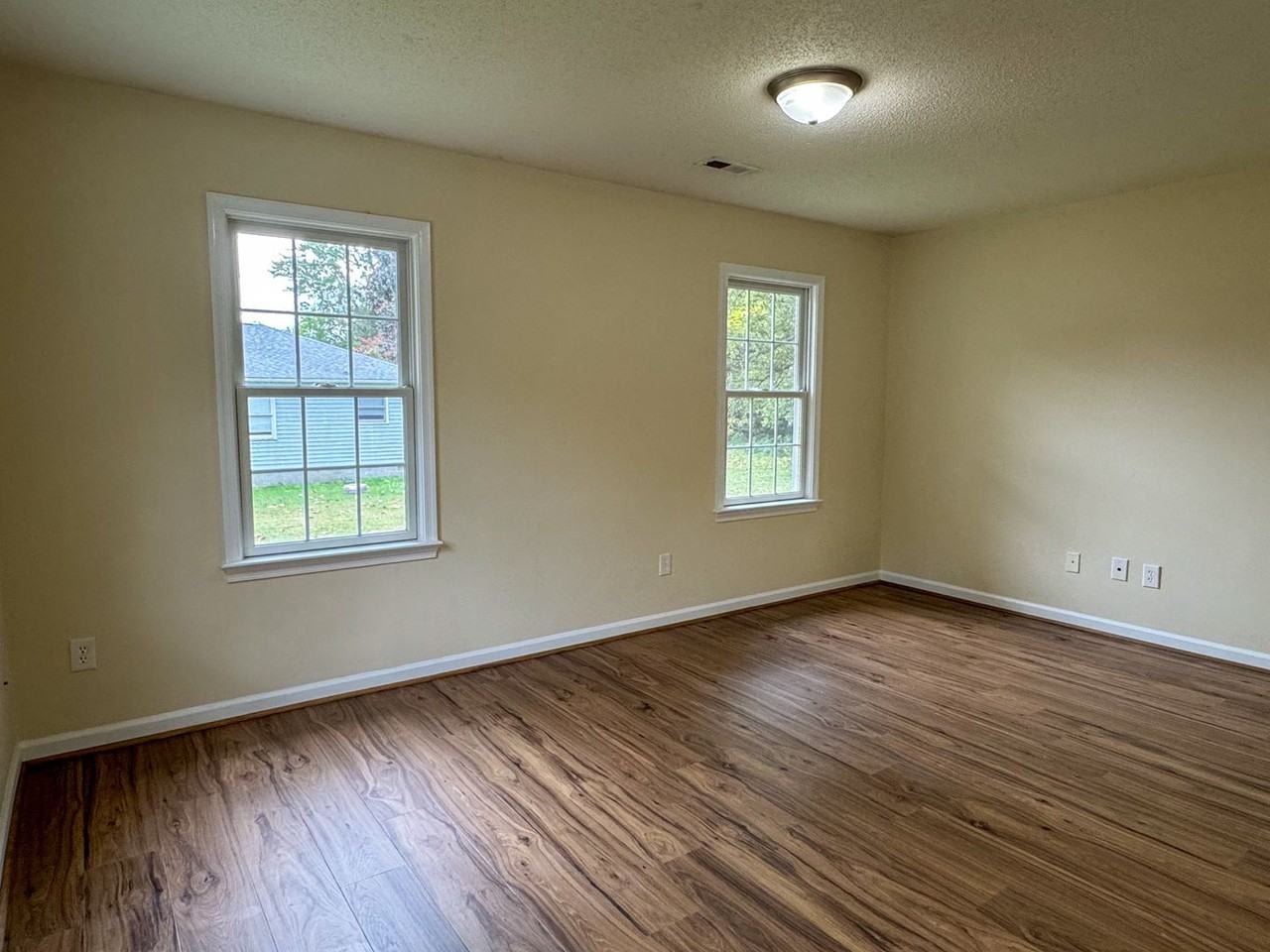 318 S 14th Ave - Photo 4 of 25