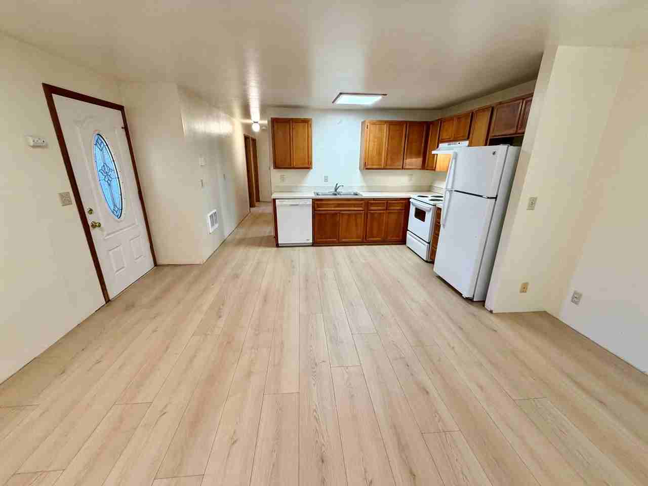 165 Sw Wake Robin Ave - Photo 5 of 18