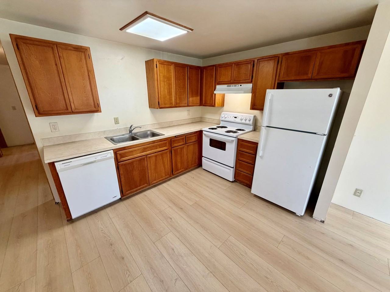 165 Sw Wake Robin Ave - Photo 6 of 18