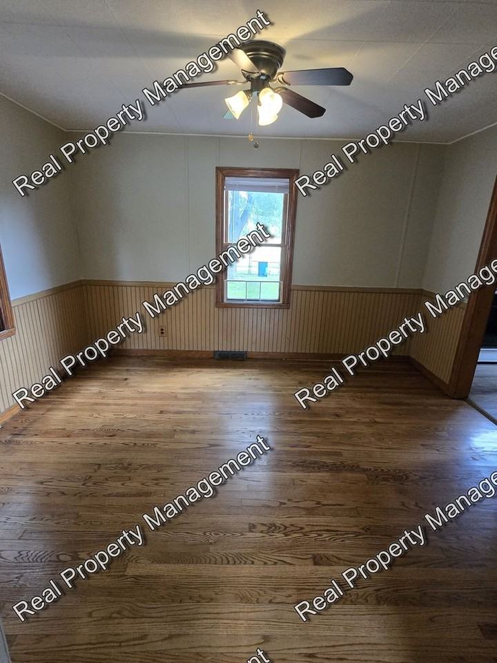 7230 Mccook Ave - Photo 3 of 11