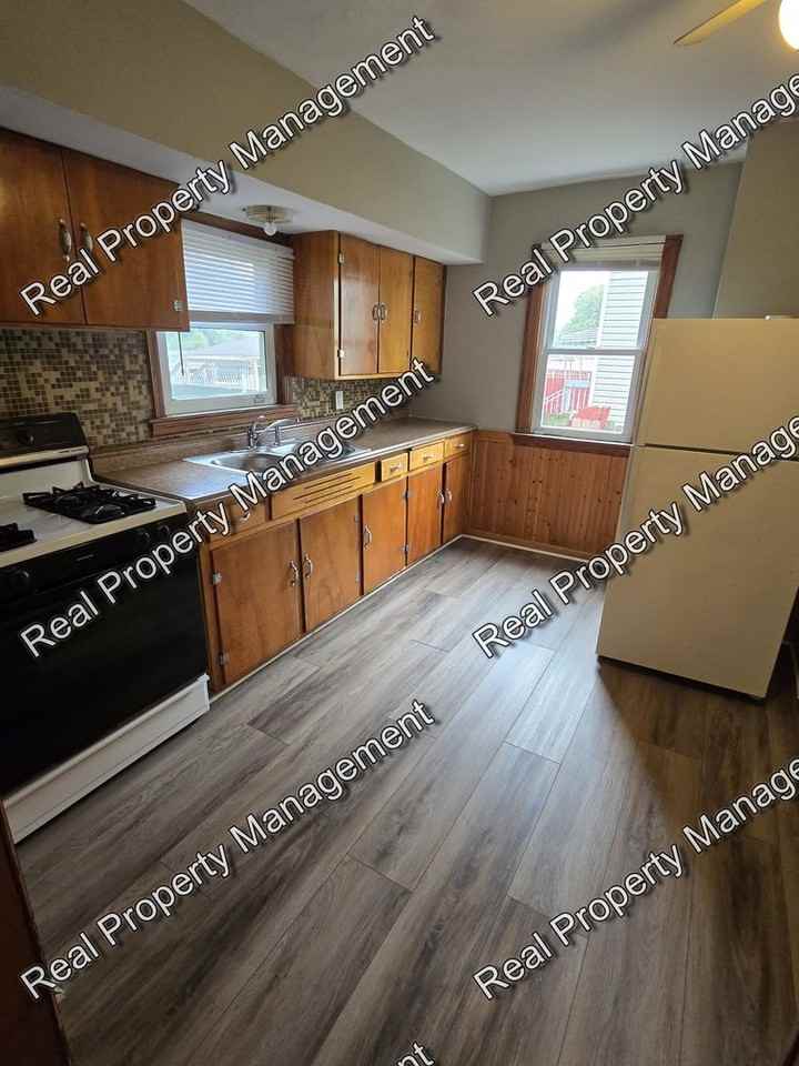 7230 Mccook Ave - Photo 4 of 11