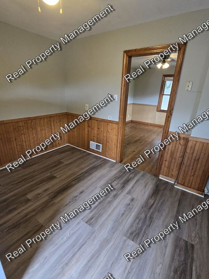 7230 Mccook Ave - Photo 5 of 11