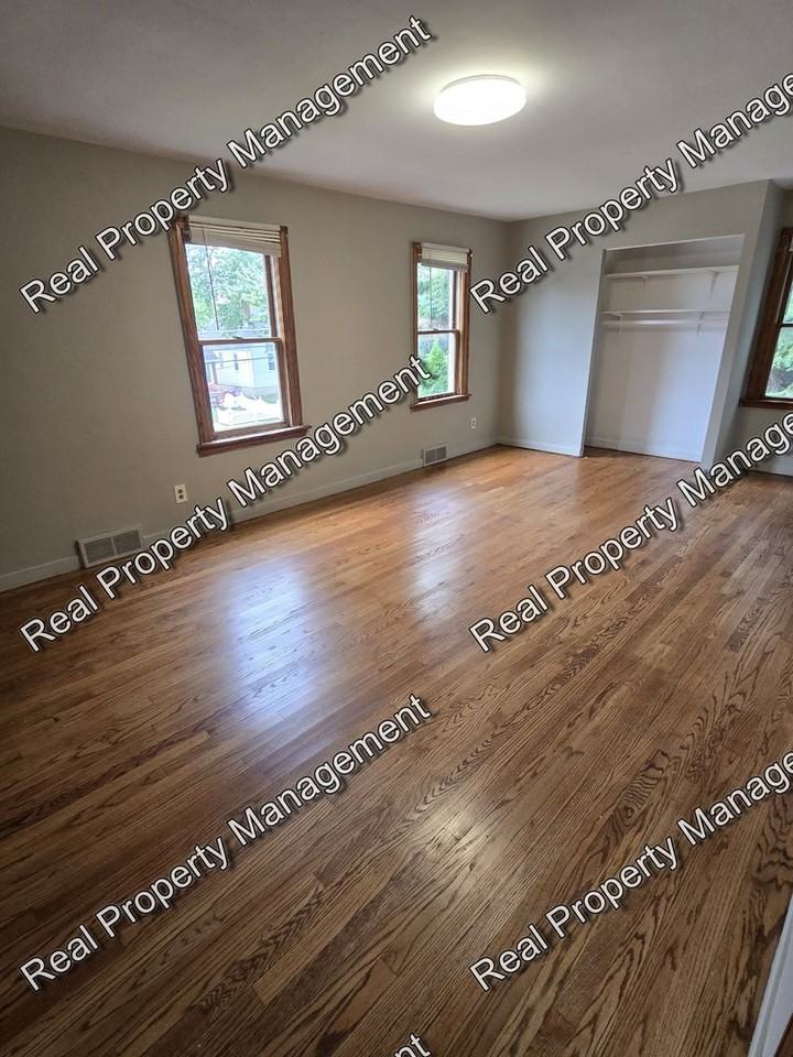 7230 Mccook Ave - Photo 6 of 11