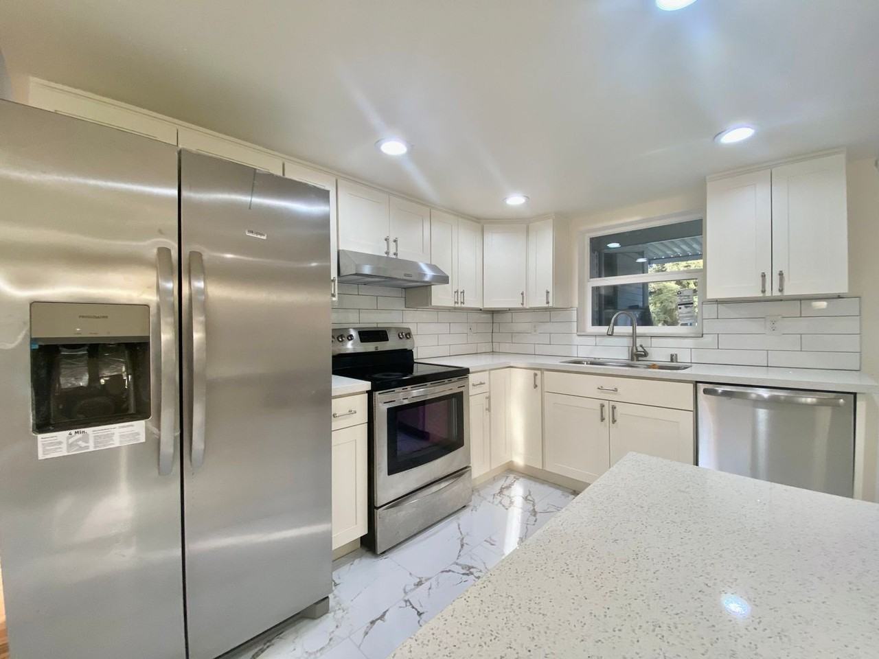 1038 S 129th St - Photo 3 of 28