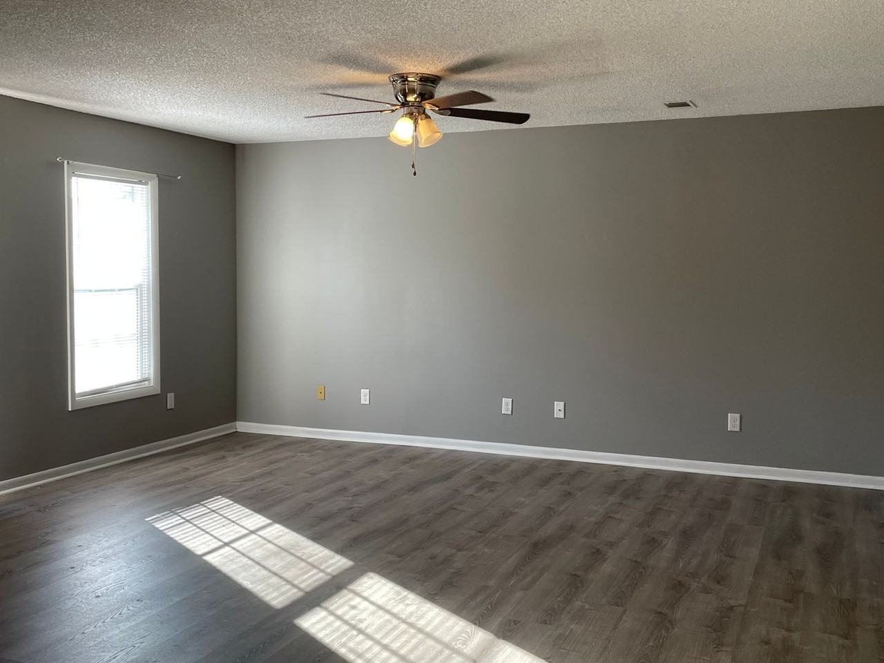 1303 Dean Ln #E - Photo 3 of 5