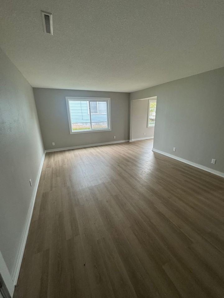 2106 E Caulder Avenue - Photo 3 of 28