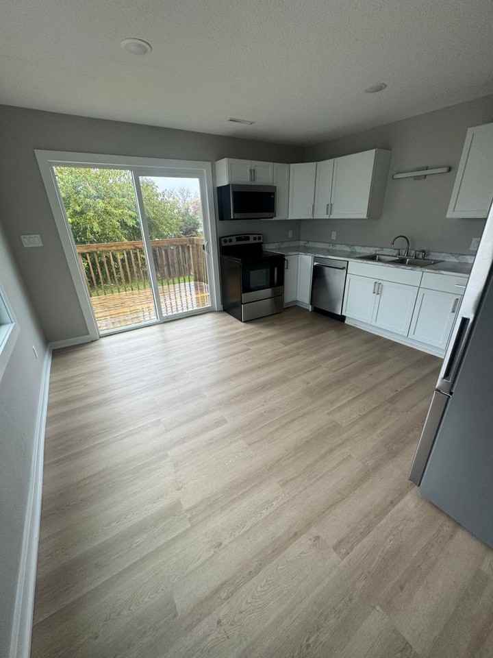 2106 E Caulder Avenue - Photo 4 of 28