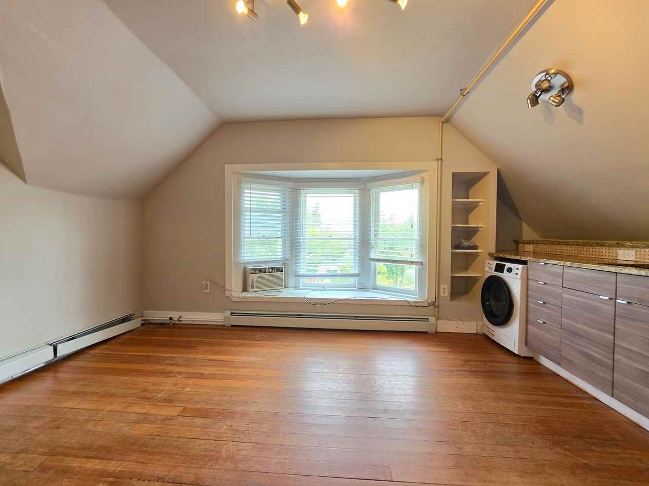 648 University - Photo 5 of 49