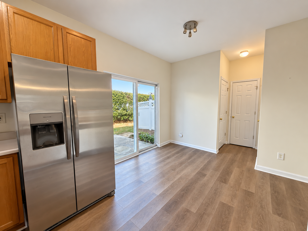 634 Fountain Ct - Photo 7 of 23