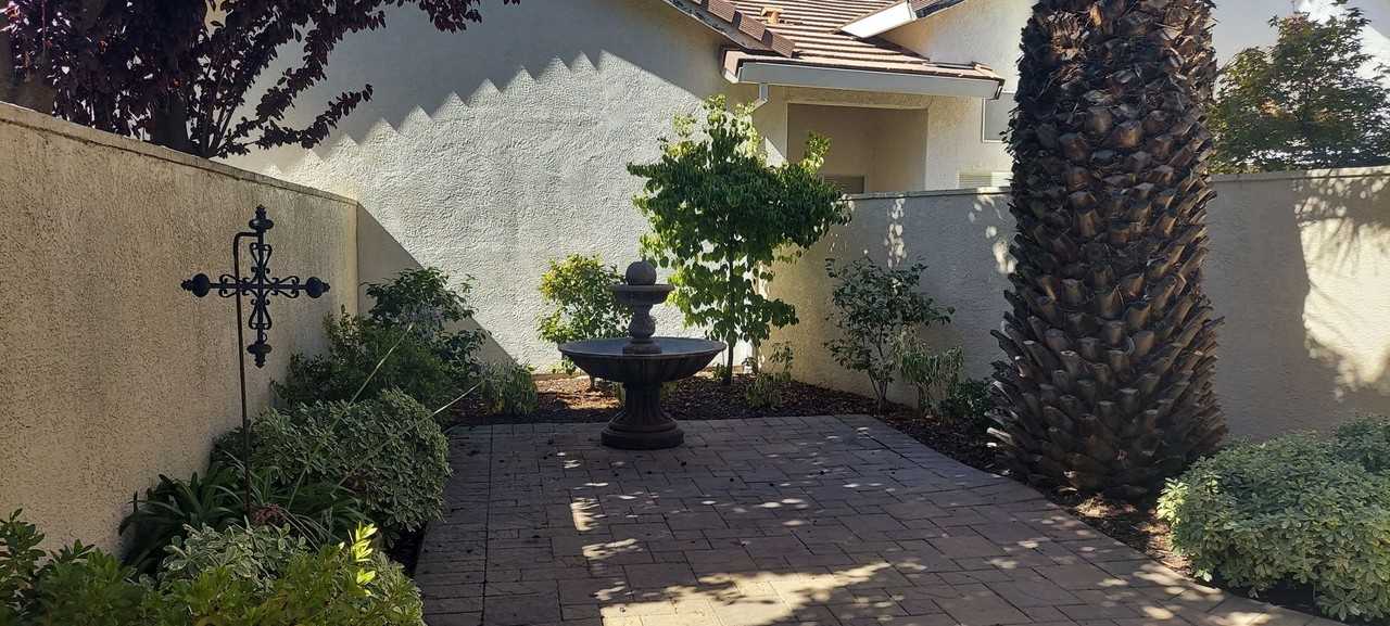 223 Doulton Ct - Photo 7 of 43