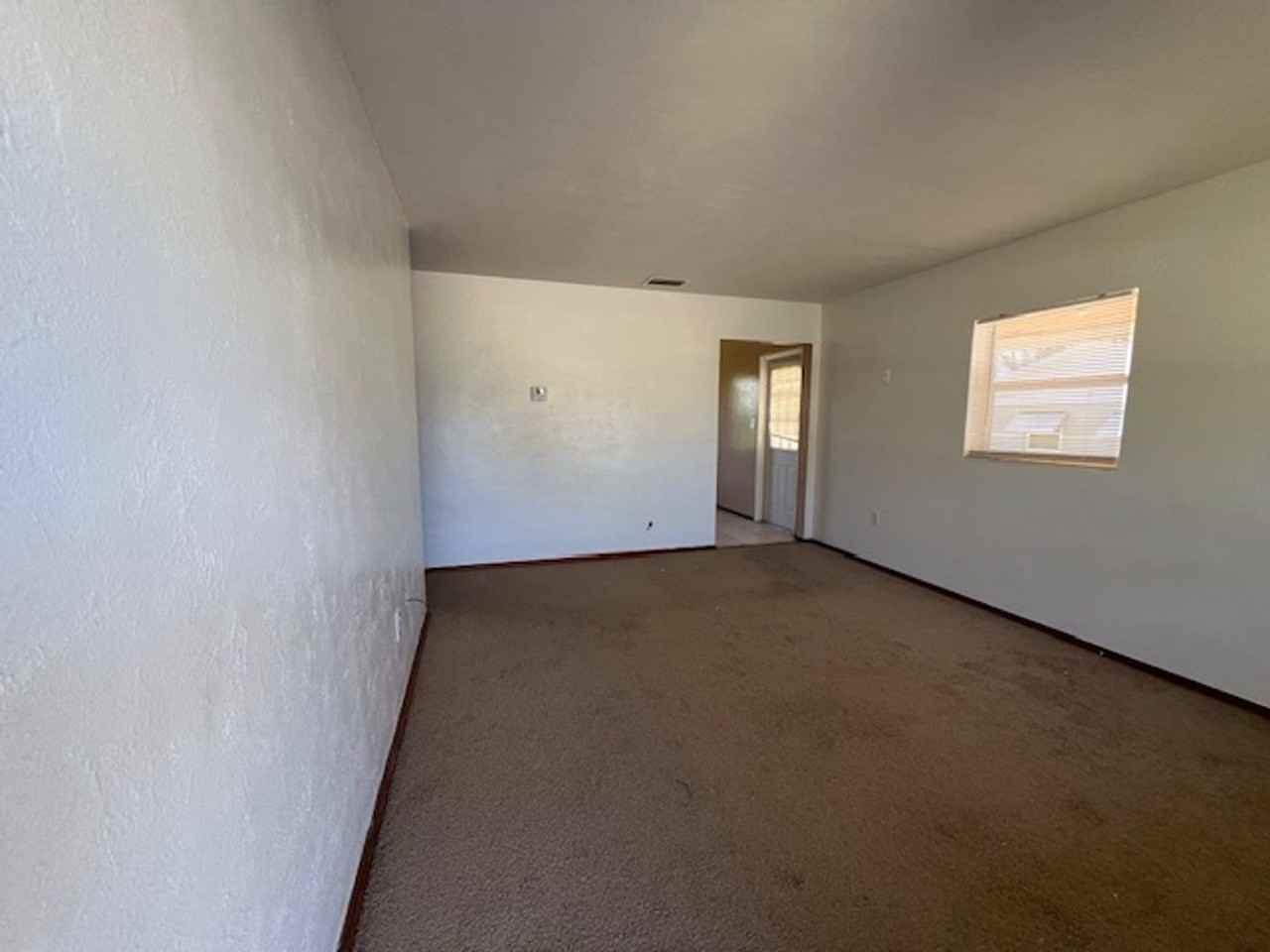 1247 Lakeview Dr - Photo 4 of 15