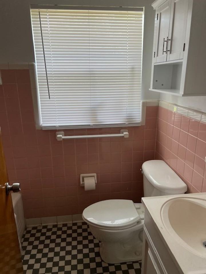 1247 Lakeview Dr - Photo 7 of 15