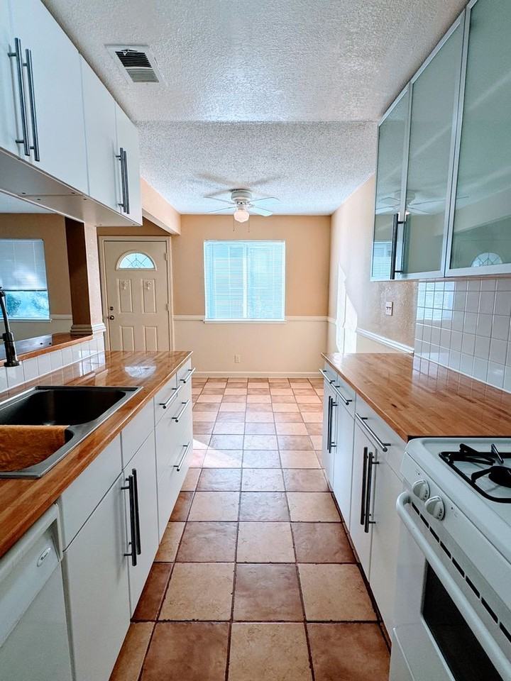 3703 Park Dr - Photo 4 of 15
