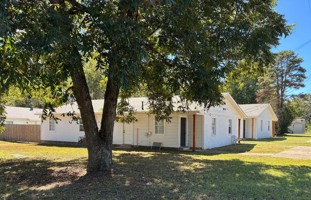 featured image of 216 E 4th St