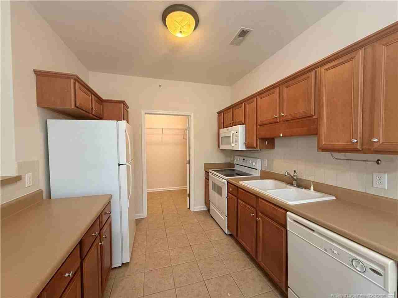 635 Marshtree Ln #306 - Photo 5 of 17