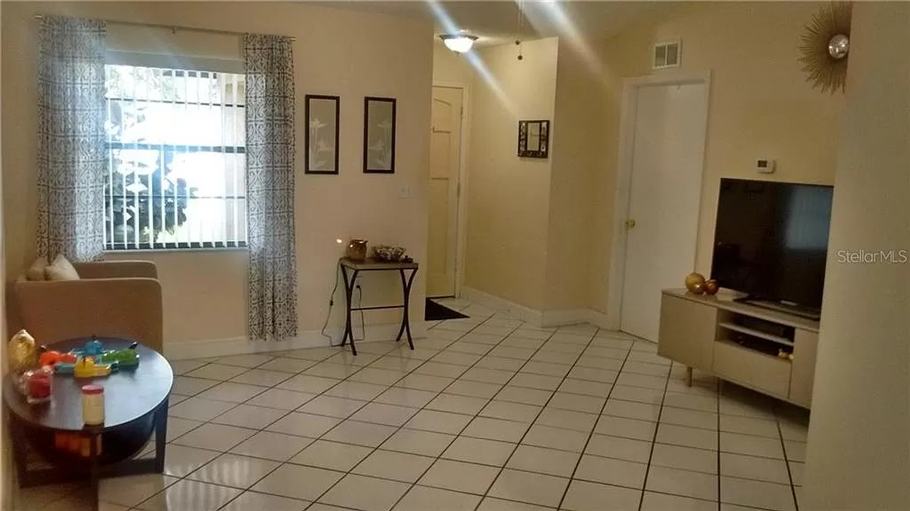 2220 Seward Cir - Photo 2 of 4