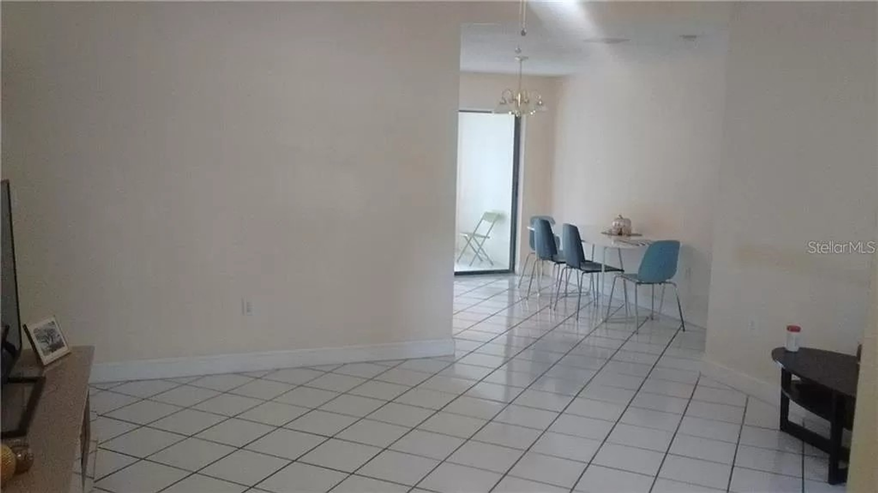 2220 Seward Cir - Photo 3 of 4