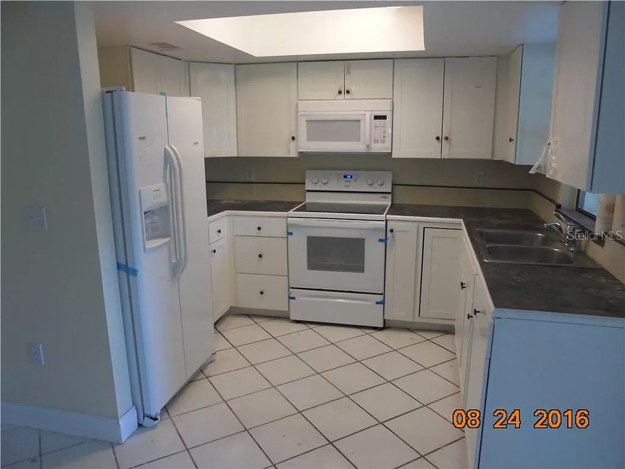 2220 Seward Cir - Photo 4 of 4