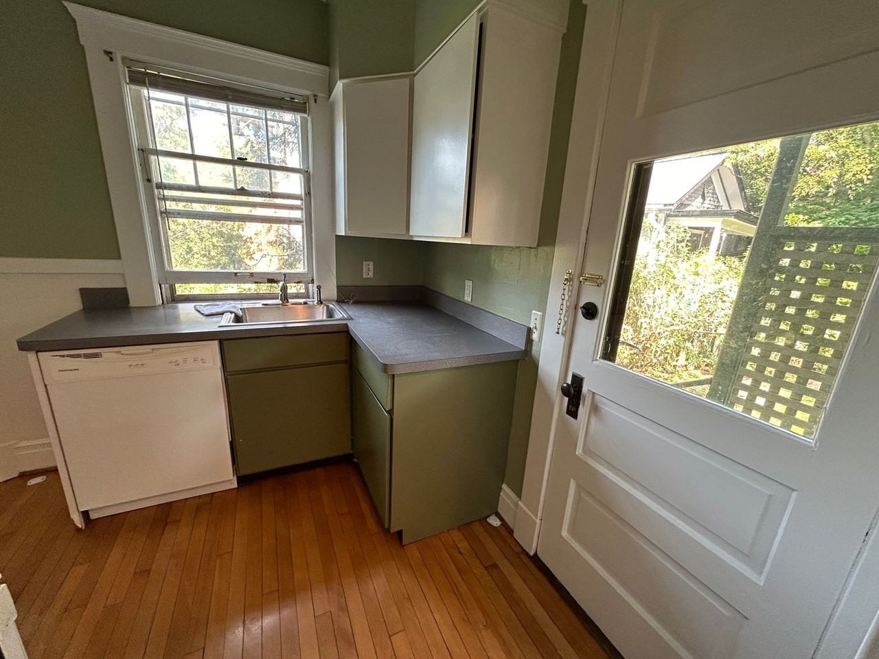209 Packard St - Photo 6 of 18