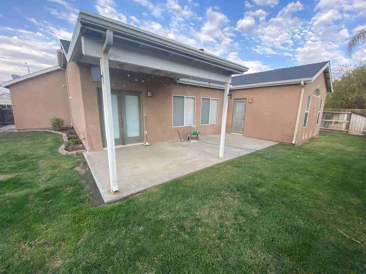 1421 Bay St - Photo 4 of 29
