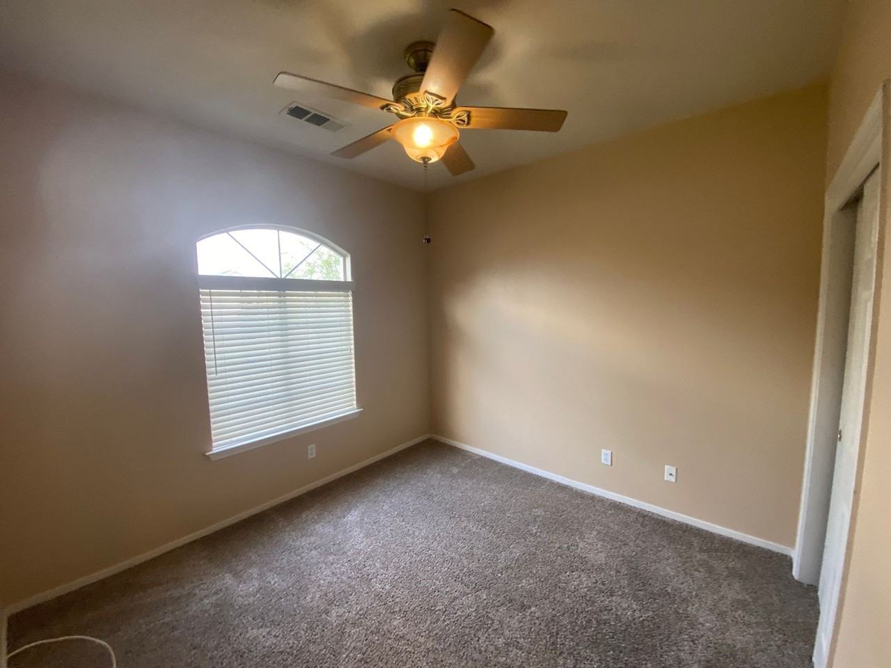 1421 Bay St - Photo 5 of 29