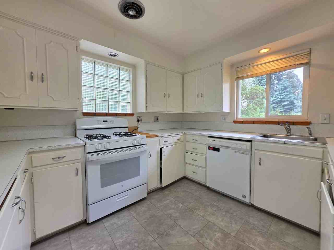 1901 Baseline Rd - Photo 5 of 33