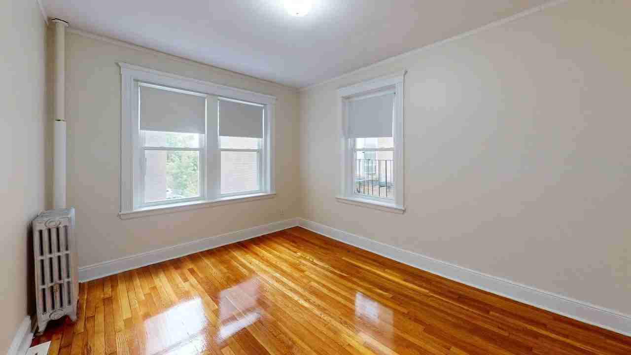 1810 Commonwealth Ave - Photo 2 of 10