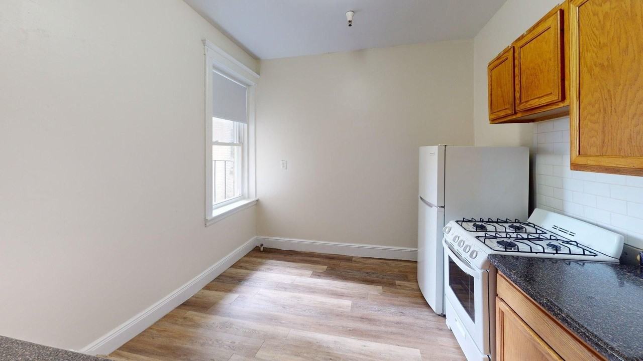 1810 Commonwealth Ave - Photo 7 of 10