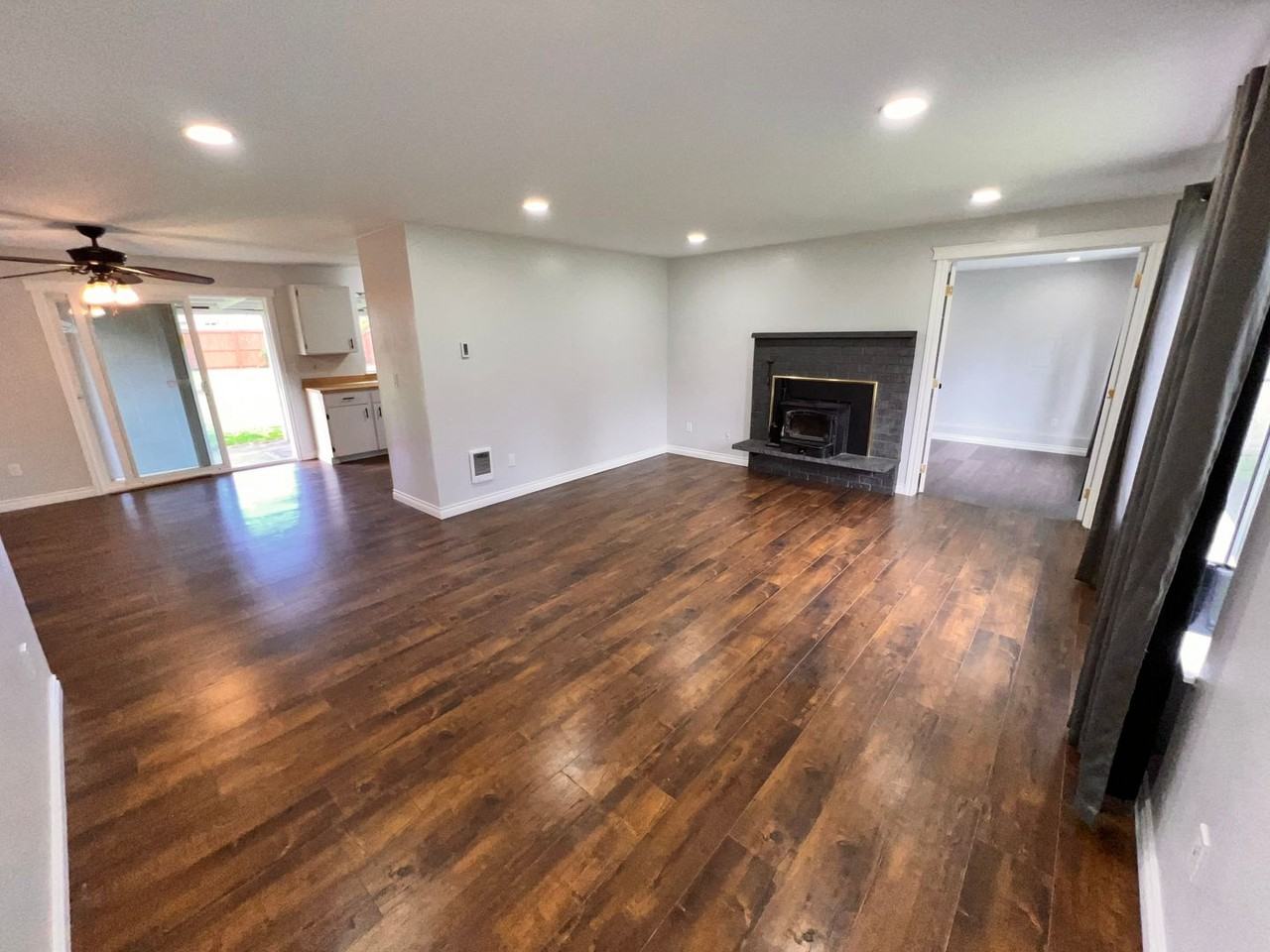 5007 Point Ct Se - Photo 2 of 31