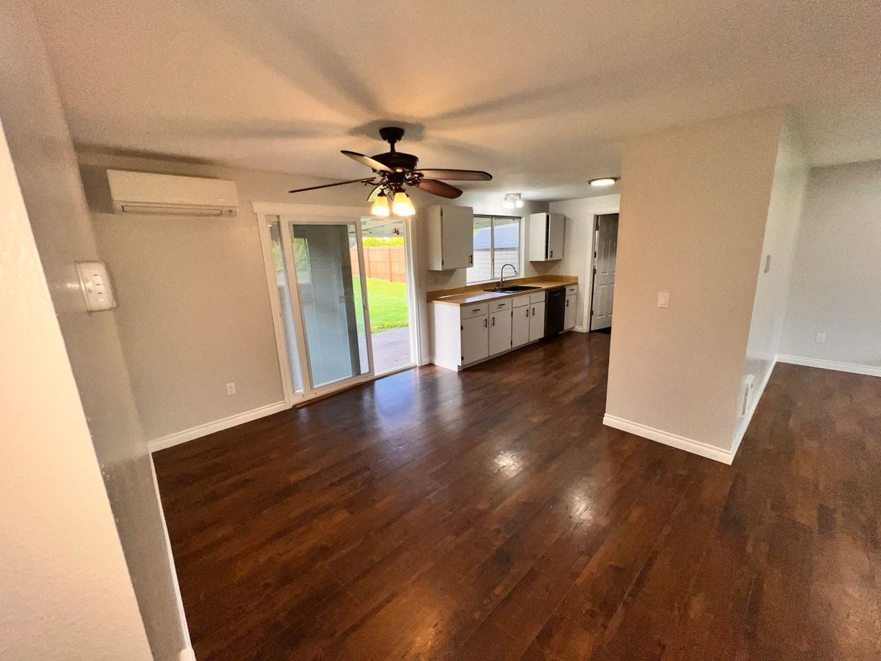 5007 Point Ct Se - Photo 4 of 31