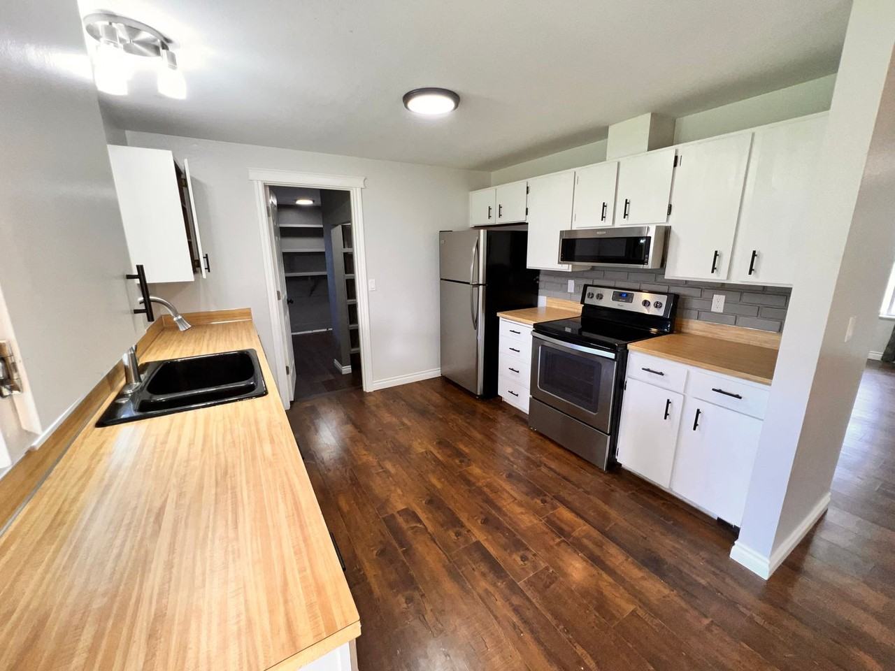 5007 Point Ct Se - Photo 5 of 31