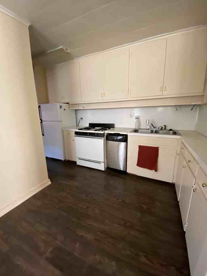 802 N Jefferson St - Photo 6 of 13