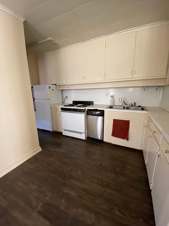 806 N Jefferson St - Photo 6 of 13