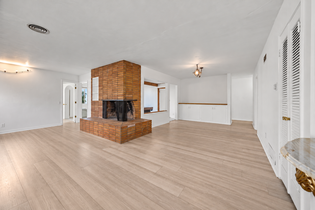 5454 Mary Lane Dr - Photo 3 of 34