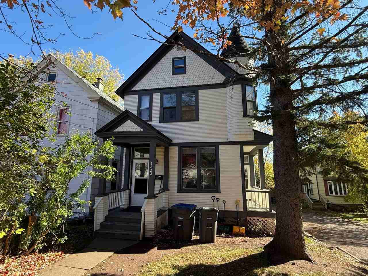 1822 Greysolon Rd - Photo 2 of 5