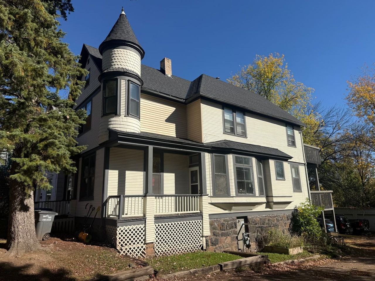 1822 Greysolon Rd - Photo 3 of 5