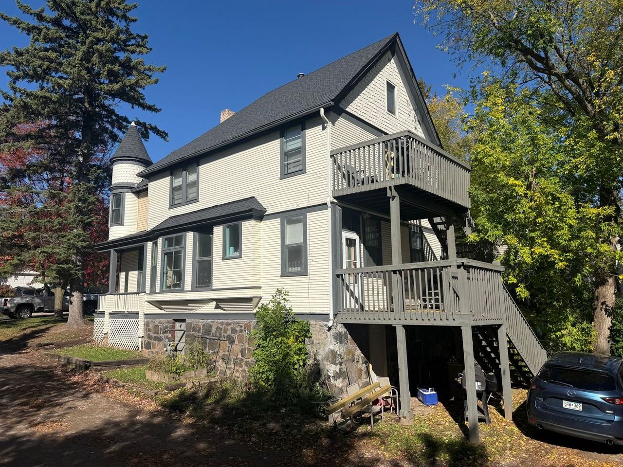 1822 Greysolon Rd - Photo 4 of 5